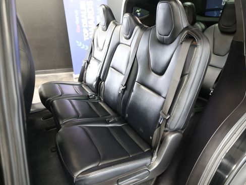 Used 2018 Tesla Model X 75D image 44