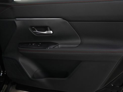 Used 2025 Nissan Kicks SR w/ Illumination Package image 9