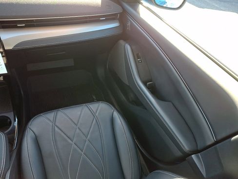 Certified 2022 Ford Mustang Mach-E Select image 16