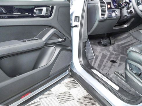 Certified 2022 Porsche Cayenne Coupe AWD/4WD image 7