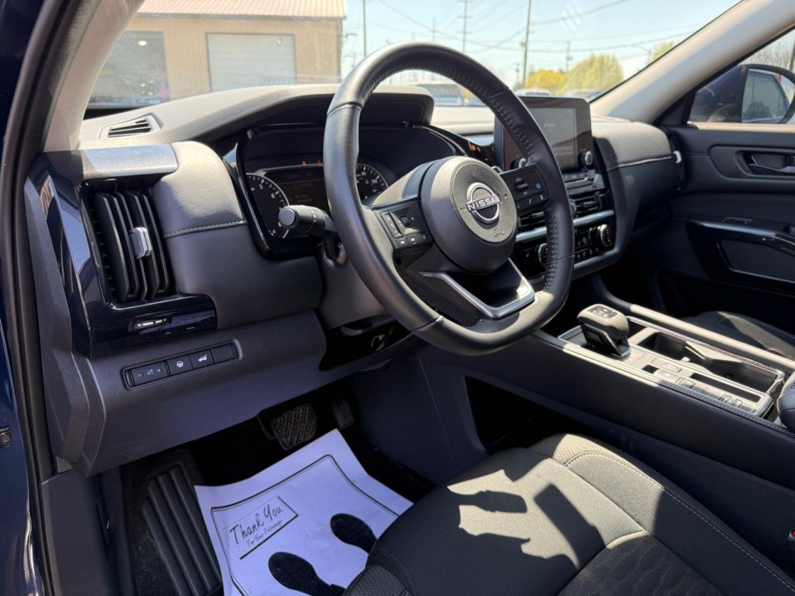 Used 2025 Nissan Pathfinder SV FWD image 17