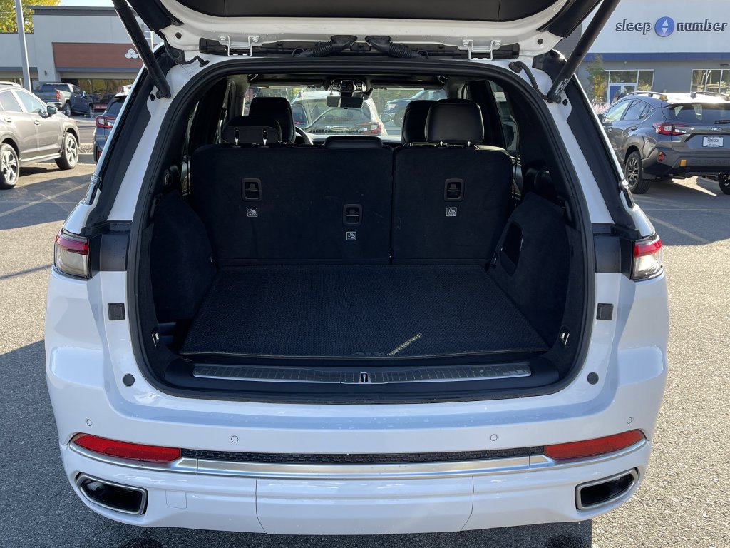 Used 2023 Jeep Grand Cherokee Summit AWD/4WD image 9