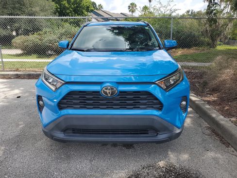 Used 2019 Toyota RAV4 XLE w/ Convenience Package FWD image 3