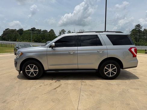 Used 2021 Ford Expedition XLT RWD image 2