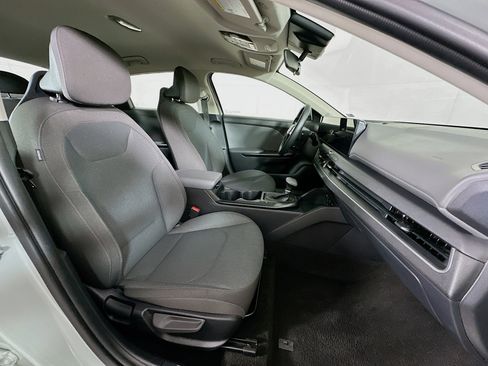 Used 2025 Kia K4 LXS image 30