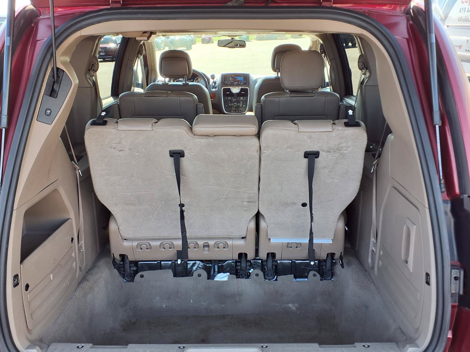 Used 2014 Chrysler Town & Country Touring FWD image 10