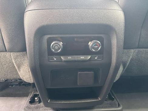 Used 2025 Chevrolet Traverse RS AWD/4WD image 18