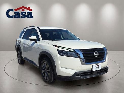 Used 2024 Nissan Pathfinder SV FWD image 4