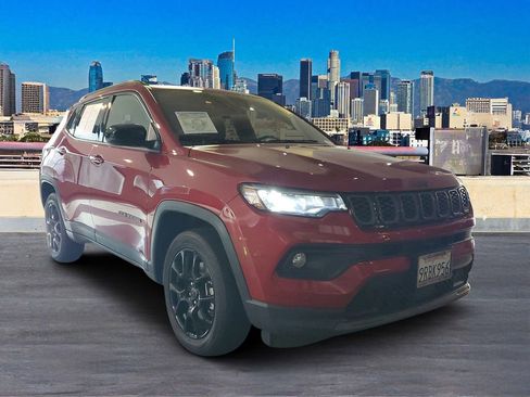 Used 2025 Jeep Compass Latitude w/ Altitude Special Edition image 3