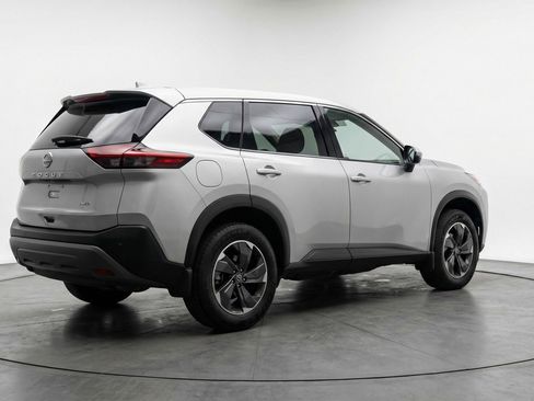 Used 2025 Nissan Rogue SV image 9