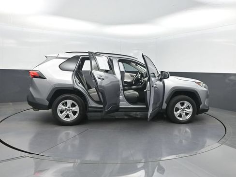 Used 2021 Toyota RAV4 XLE FWD image 34