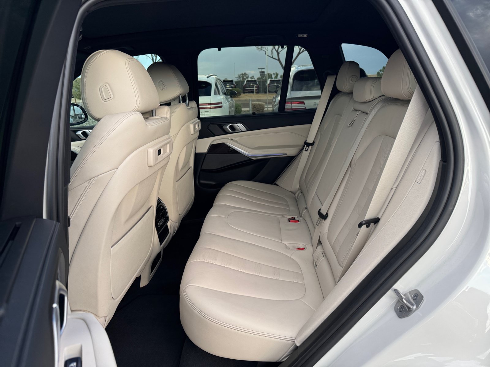 Used 2021 BMW X5 xDrive40i w/ M Sport Package AWD/4WD image 17