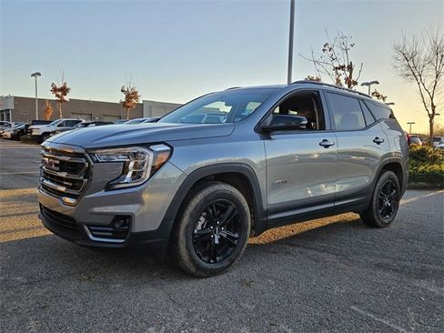 Used 2024 GMC Terrain AT4 image 3