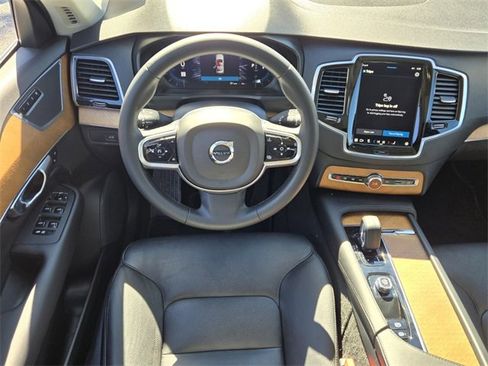 Certified 2023 Volvo XC90 B6 Plus image 17