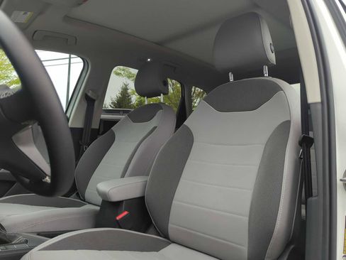 Used 2023 Volkswagen Taos SE w/ Panoramic Sunroof Package FWD image 13