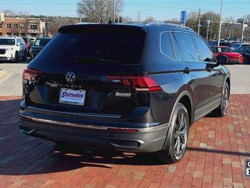 Used 2024 Volkswagen Tiguan SE image 9