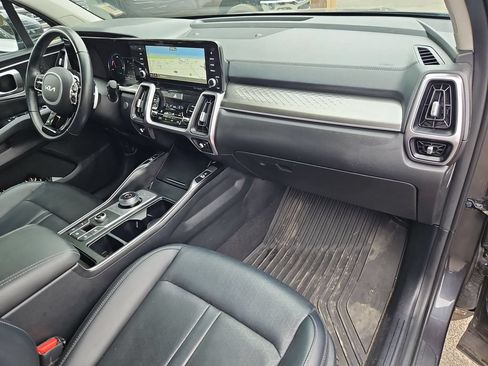 Used 2023 Kia Sorento EX w/ Panoramic Sunroof Package AWD/4WD image 17