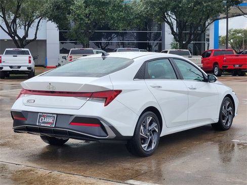 Used 2025 Hyundai Elantra SEL image 7