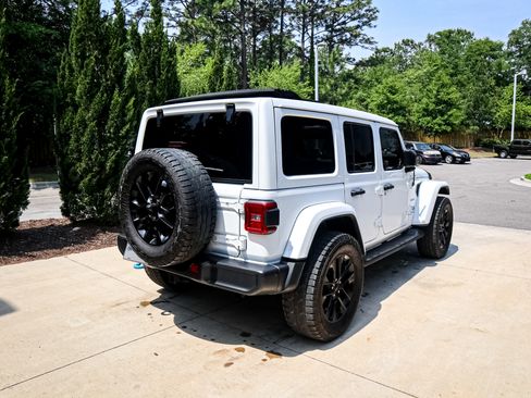 Used 2023 Jeep Wrangler Unlimited Sahara w/ Cold Weather Group AWD/4WD image 11