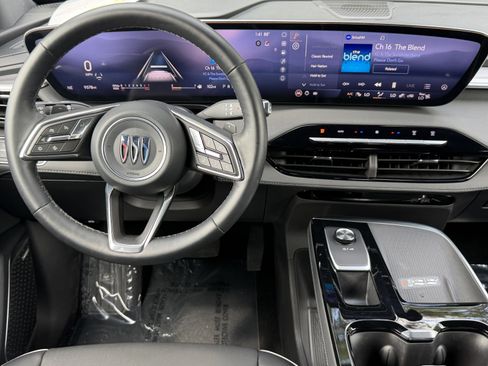 Used 2025 Buick Enclave Preferred FWD image 22