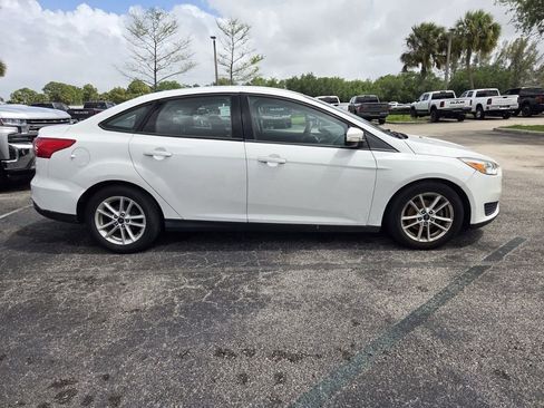 Used 2017 Ford Focus SE image 4