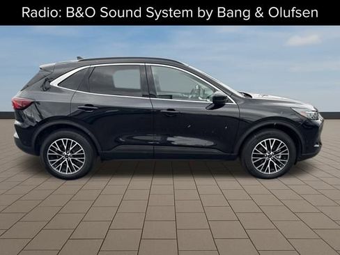 Used 2023 Ford Escape SE w/ PHEV Premium Package image 7