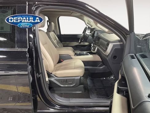 Used 2022 Ford Expedition XLT image 19