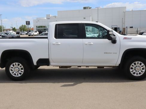Used 2023 Chevrolet Silverado 2500 LT w/ Convenience Package AWD/4WD image 8