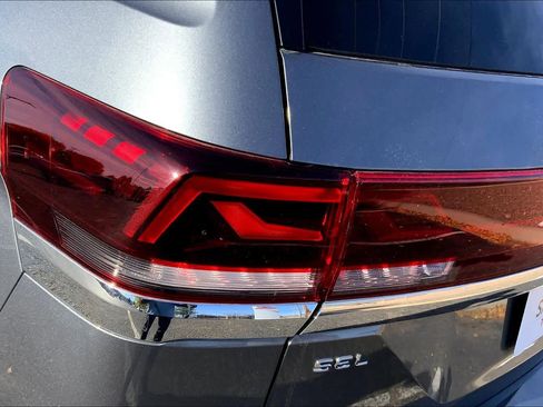 Used 2024 Volkswagen Atlas SEL Premium R-Line image 27