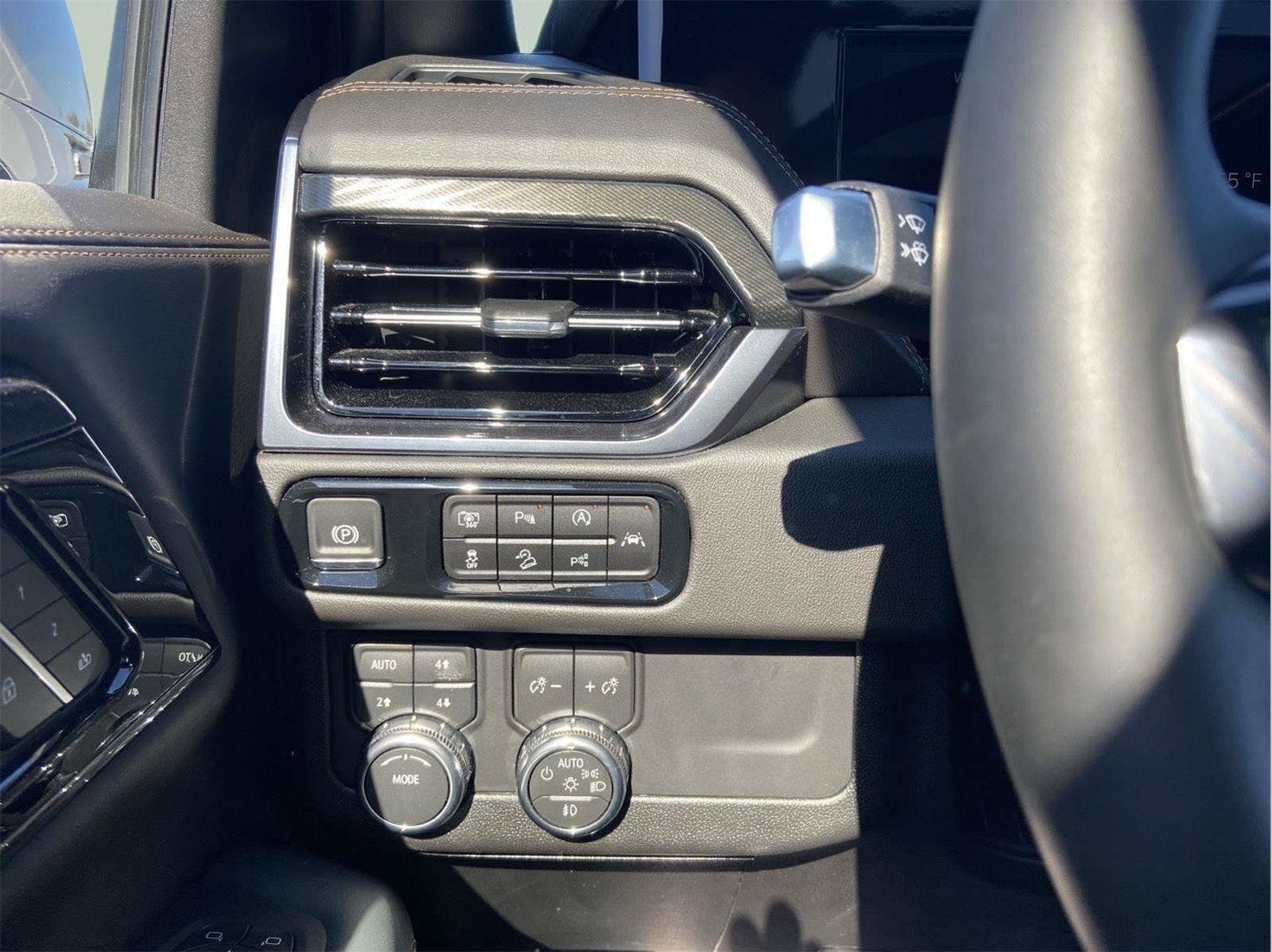 Used 2026 GMC Yukon AT4 w/ AT4 Premium Package AWD/4WD image 17