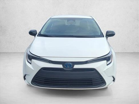 Used 2023 Toyota Corolla LE image 2