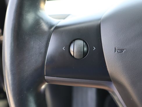Used 2018 Tesla Model 3 Mid Range RWD image 34
