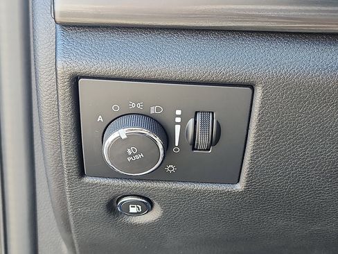 Used 2022 Jeep Grand Cherokee Laredo X image 25