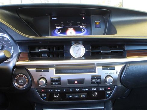 Used 2017 Lexus ES 350 w/ Premium Package FWD image 18