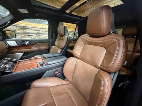 Used 2024 Lincoln Navigator Reserve AWD/4WD image 14