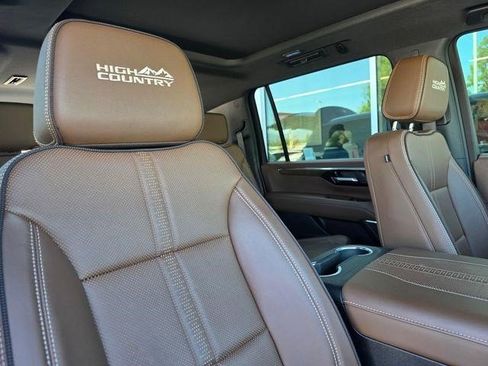 Certified 2025 Chevrolet Suburban High Country AWD/4WD image 23
