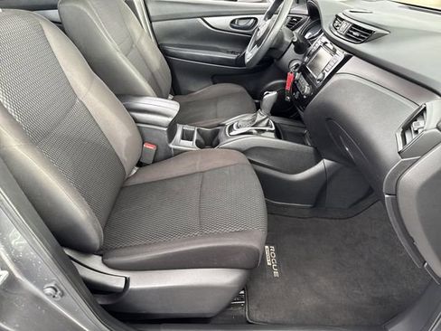 Used 2020 Nissan Rogue Sport S image 23