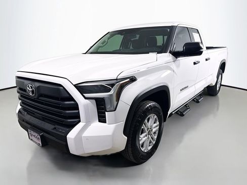 Used 2022 Toyota Tundra SR5 w/ SR5 Convenience Package image 3
