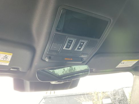 Used 2023 Land Rover Defender 130 X-Dynamic SE image 30