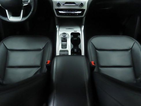 Used 2022 Ford Explorer XLT w/ Equipment Group 202A image 16