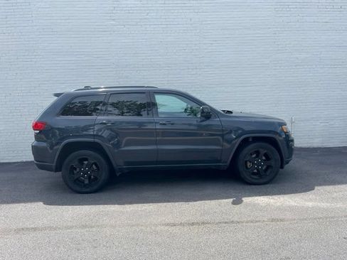 Used 2019 Jeep Grand Cherokee Limited w/ Trailer Tow Group IV AWD/4WD image 2