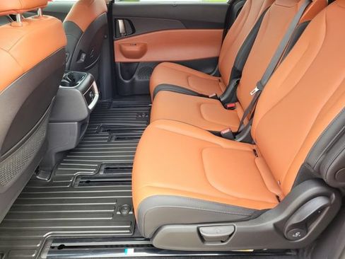 New 2026 Kia Carnival EX FWD image 12