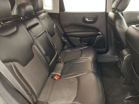 Used 2018 Jeep Compass Latitude w/ Popular Equipment Group FWD image 19
