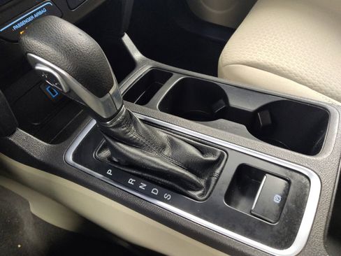 Used 2018 Ford Escape SE w/ SE Sync 3 Package FWD image 26
