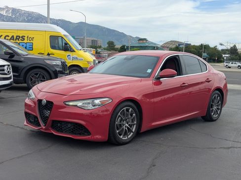 Used 2020 Alfa Romeo Giulia RWD image 9