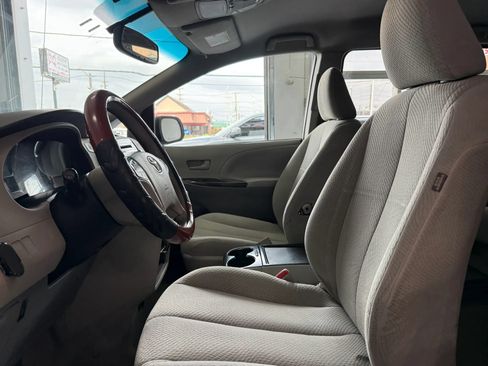 Used 2012 Toyota Sienna LE FWD image 8