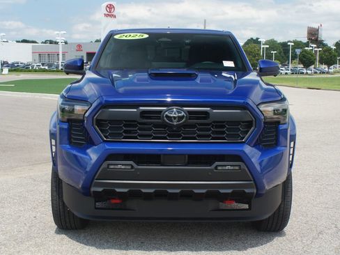 Used 2025 Toyota Tacoma TRD Sport w/ TRD Sport Premium Package AWD/4WD image 26