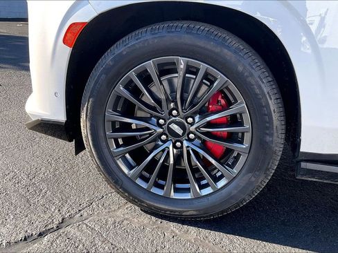 Used 2024 Cadillac Escalade ESV V w/ Heavy-Duty Trailer Package image 12