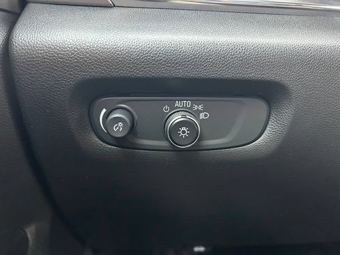 Used 2023 Chevrolet Traverse LS FWD image 50