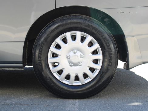 Used 2015 Nissan Quest S image 32